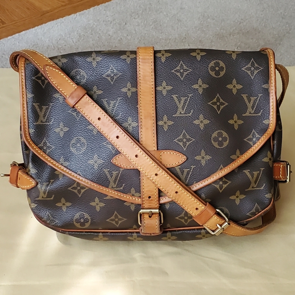 Louis Vuitton Saumur 30 Crossbody Bag